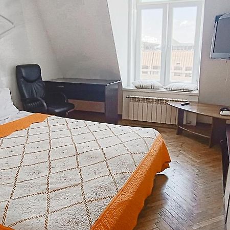 Апартаменти В Центрі На Галицький Для Чотирьох リヴィウ エクステリア 写真